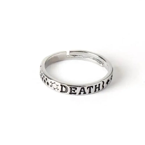 One Piece-ring – Trafalgar Laws inskription ”Death”