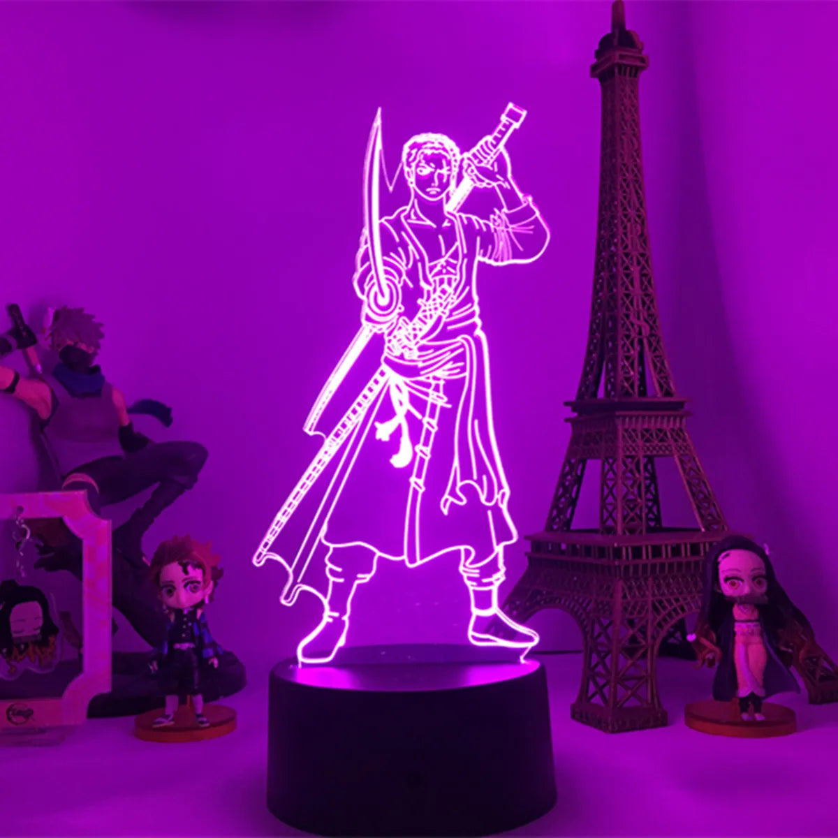 One Piece LED-nattlampa – Roronoa Zoro i rustning (lila)