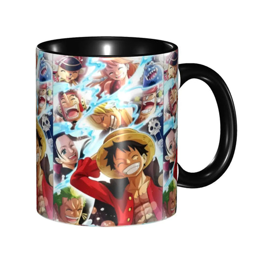 Kubek One Piece – Kolorowy kolaż załogi Słomkowych Kapeluszy