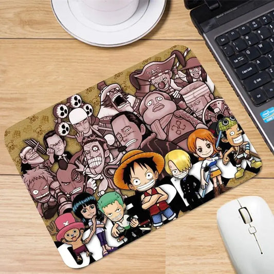 Podkładka pod myszkę One Piece – sylwetki załogi i oficjalne logo